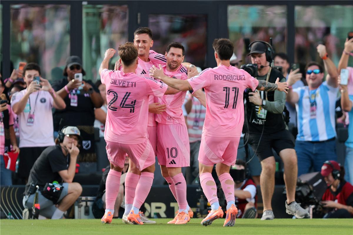 عاجل.. إنجاز تاريخي.. ميسي يقود إنتر ميامي للتتويج بلقب الدوري الأمريكي بثلاثية أمام فانكوفر