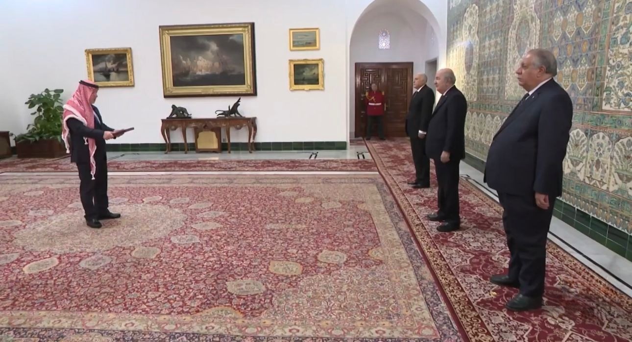 عاجل.. السفير الأردني يقدم أوراق اعتماده للرئيس الجزائري