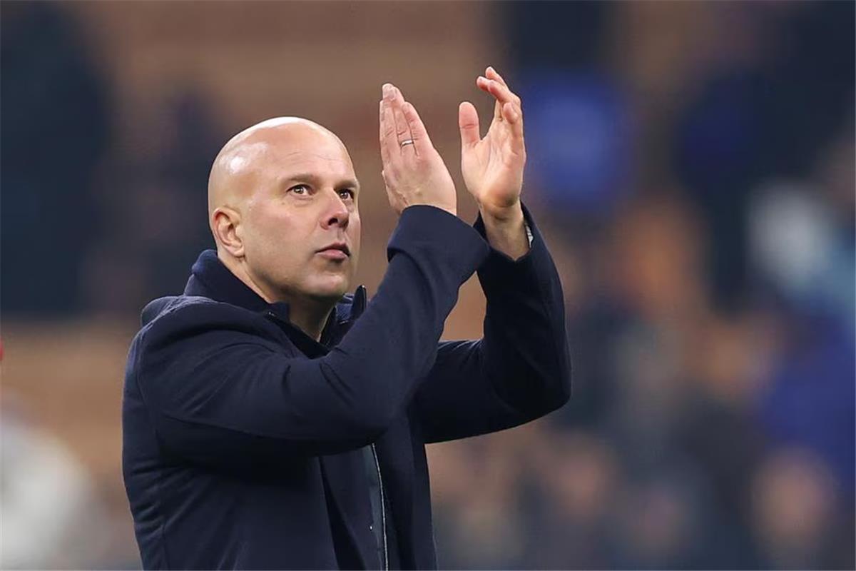 عاجل.. آرني سلوت يجيب: هل يعيد محمد صلاح لتشكيل ليفربول من جديد؟