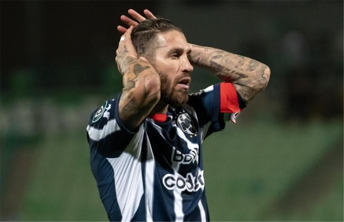 عاجل.. عملاق الدوري الإنجليزي يقترب من التعاقد مع سيرجيو راموس