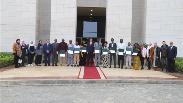 عاجل.. وزير الزراعة يُسلّم شهادات التخرج لمتدربين من 10 دول افريقية