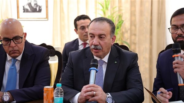 عاجل.. محافظ أسيوط يبحث مع غرفة تجارة PHDCCI الهندية تعزيز التعاون الاستثماري