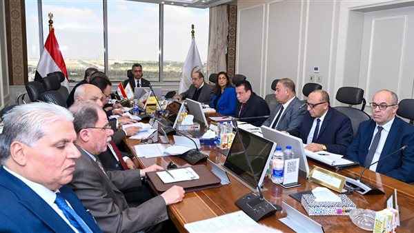 عاجل.. وزير التموين يجتمع مع رؤساء مجالس إدارات شركات المضارب التابعة للشركة القابضة للصناعات الغذائية