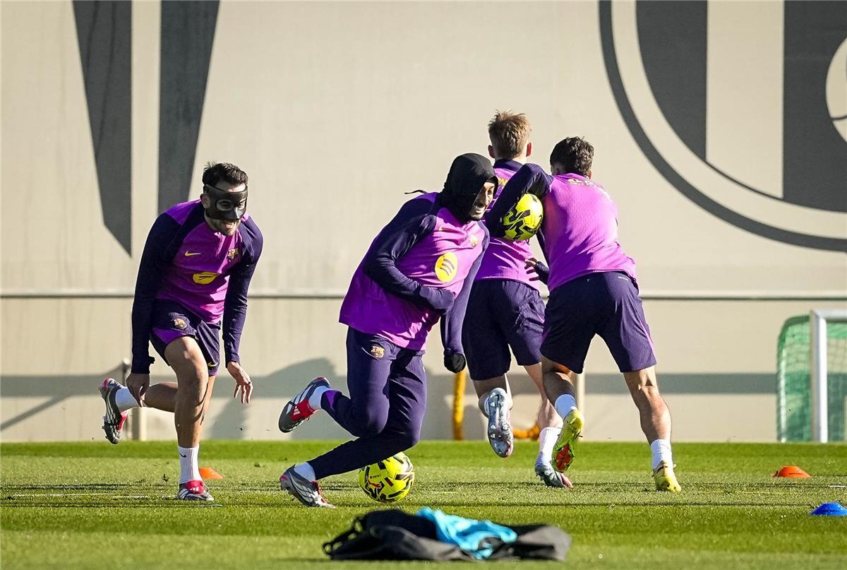 عاجل.. موقف تشيزني وليفاندوفسكي من المشاركة مع برشلونة في مباراة كأس ملك إسبانيا