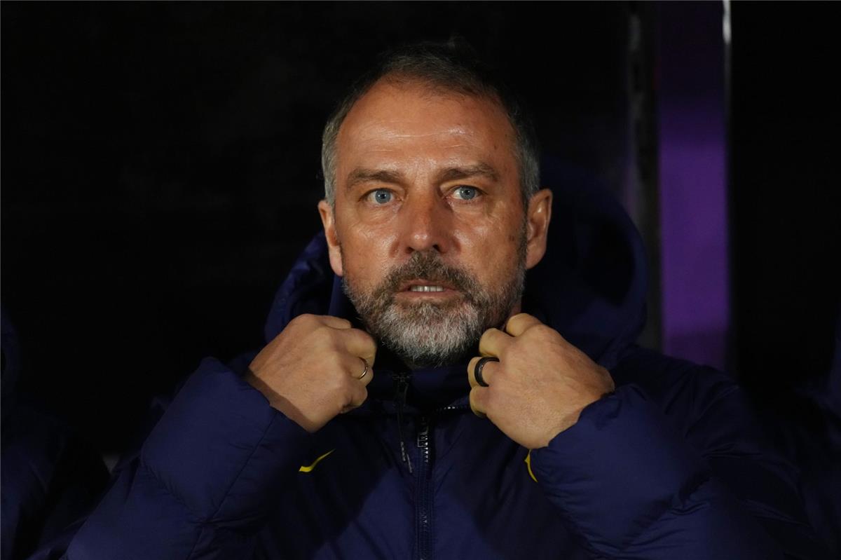 عاجل.. سيناريو متكرر.. فليك يحسم موقفه من تجديد عقده مع برشلونة