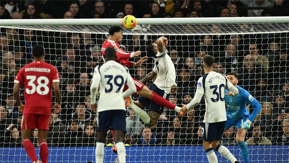 عاجل.. فيديو | بدون محمد صلاح و3 مصابين.. ليفربول يتجاوز توتنهام بشق الأنفس في الدوري الإنجليزي