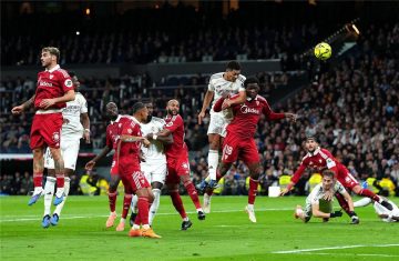 عاجل.. جمهور ريال مدريد يهاجم لاعب الفريق أمام إشبيلية.. ورد فعل مثير للقلق