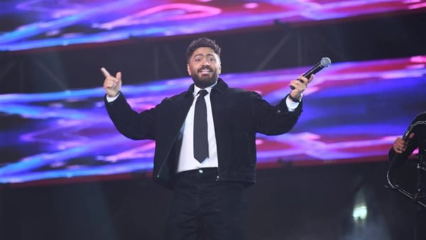 عاجل.. تامر حسنى يبدع فى أغانى ارجعلى وعينيا بتحبك والذوق العالى فى حفل عابدين