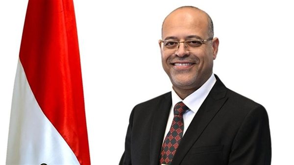 عاجل.. وزير العمل يقرر إيقاف نشاط 11 شركة لإلحاق العمالة بالخارج