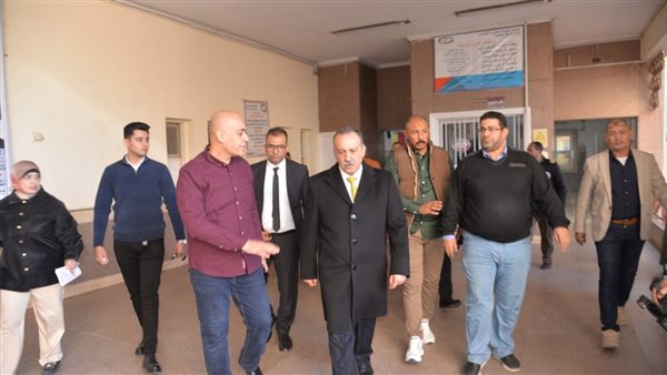 عاجل.. محافظ أسيوط يزور الطفل “زياد” خلال إجرائه فحوصات طبية بالعيادة المركزية للتأمين الصحي