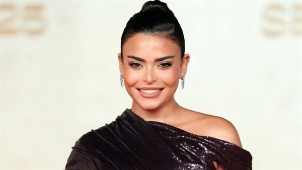 عاجل.. إطلالة أسماء جلال في افتتاح مهرجان البحر الأحمر.. سعر فستانها لن تصدقه