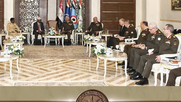 عاجل.. عاجل.. وزير الدفاع ورئيس الأركان يلتقيان كبار المسؤولين العسكريين على هامش اليوم الختامي لمعرض إيديكس 2025