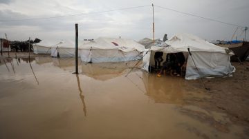 عاجل.. 11 وفاة بانهيارات وغرق جراء المنخفض الجوي في غزة