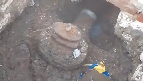 عاجل.. محافظ قنا يستجيب .. إصلاح كسر بخط مياه قرية الخضيرات وإعادة الضخ بنجع حمادى