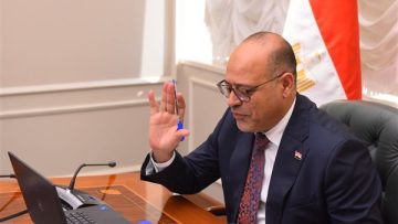 عاجل.. وزير العمل يشهد تسليم إعانات ومستحقات لأسر ضحايا ومصابي عمالة غير منتظمة بـ 3 محافظات