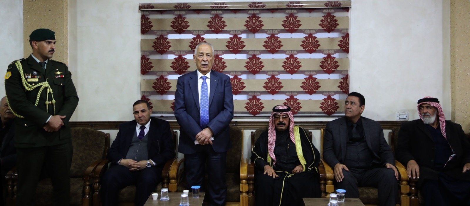 عاجل.. مندوبا عن الملك وولي العهد. العيسوي يعزي عشيرتي الخلايلة والعواملة