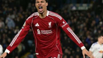 عاجل.. بعد 12 مباراة صيام.. إيكيتيكي يعود للتهديف بثنائية سريعة في مرمى ليدز