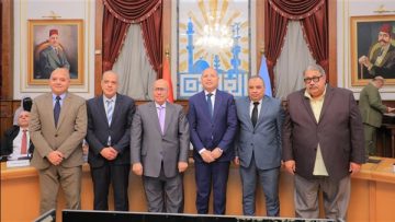 عاجل.. محافظ القاهرة يكرم القيادات والعاملين بمحافظة القاهرة لحصد جوائز التميز الحكومي العربي