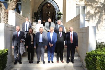 عاجل.. *رئيس الديوان الملكي يلتقي وفدا من جماعة عمان لحوارات المستقبل*