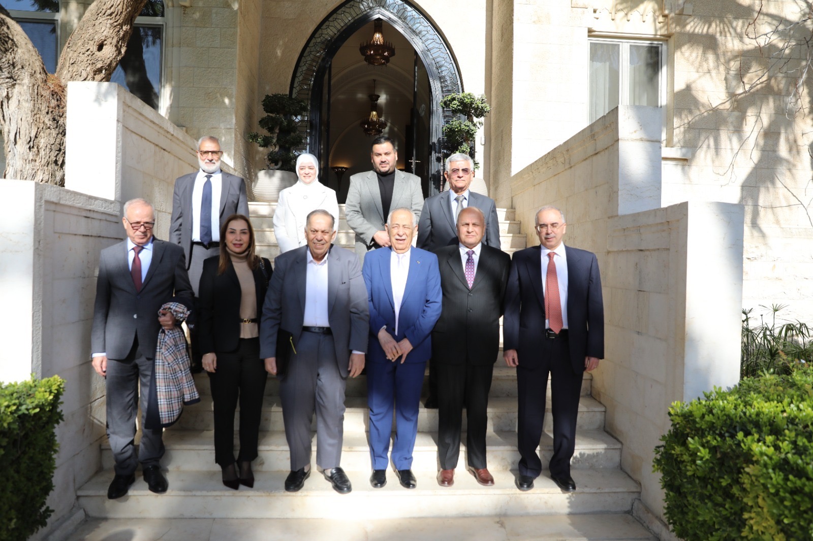 عاجل.. *رئيس الديوان الملكي يلتقي وفدا من جماعة عمان لحوارات المستقبل*