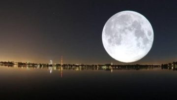 عاجل.. ظاهرة فلكية مدهشة في سماء العالم العربي.. القمر العملاق يودّع عام 2025