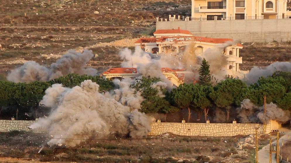 عاجل.. الاحتلال الإسرائيلي يقصف مواقع لحزب الله في جنوب لبنان