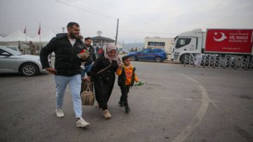 عاجل.. تركيا توقف الخدمات الصحية وتشدّد شروط الإقامة للاجئين السوريين