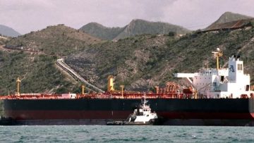 عاجل.. التهديد الأميركي يعرقل نقل النفط الفنزويلي ويوقف حركة ناقلاته