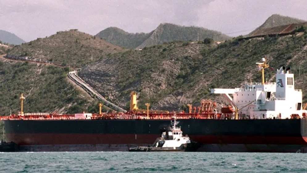 عاجل.. التهديد الأميركي يعرقل نقل النفط الفنزويلي ويوقف حركة ناقلاته