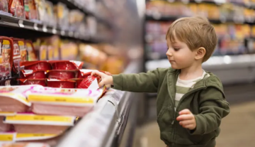 عاجل.. ارتفاع استهلاك الأطفال للأطعمة فائقة التصنيع يثير قلق اليونيسف