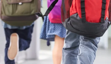 عاجل.. معلمة تتسبب بصدمة نفسية لطفلة… أم تكشف عن اعتداء على ابنتها بالطفيلة