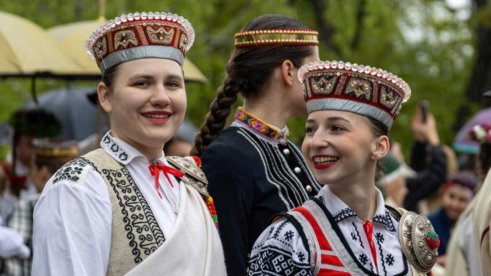 عاجل.. النساء يلجأن لخدمة ‘زوج لمدة ساعة’ لمواجهة الأزمة الديموغرافية