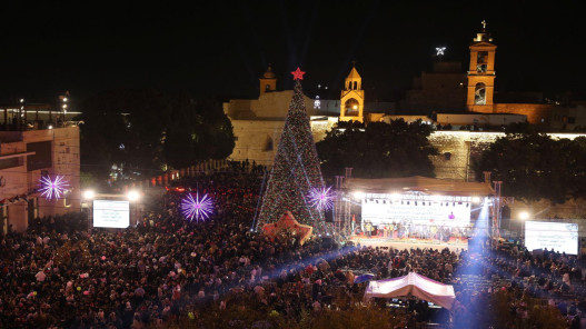 عاجل.. بيت لحم تضيء شجرة الميلاد إيذانًا ببداية موسم الأعياد المجيدة
