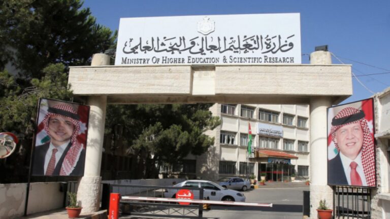 عاجل.. 63 ألف طالب يتقدمون بطلبات المنح الجامعية