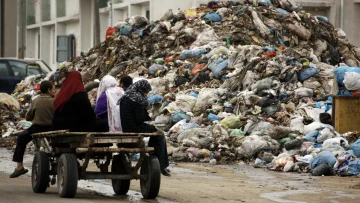 عاجل.. أزمة وقود تشل خدمات نفايات غزة وتحذيرات من كارثة صحية