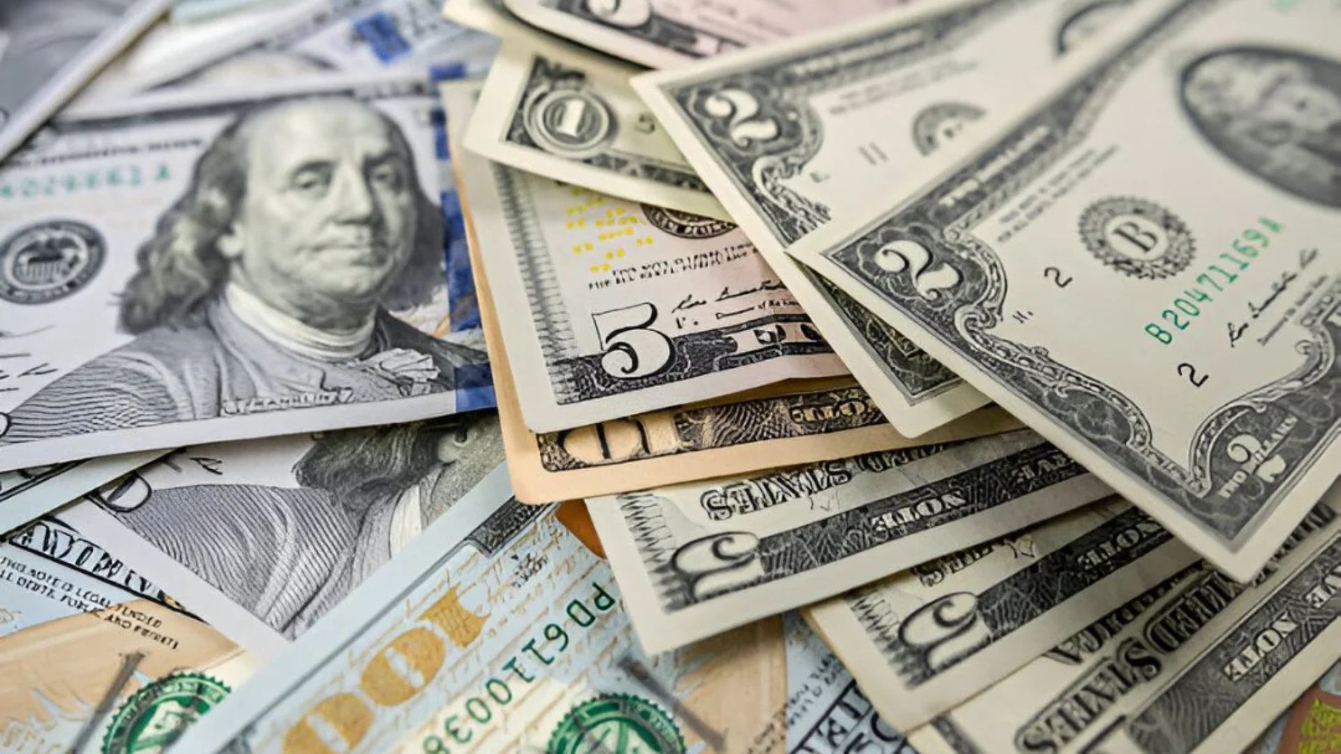 عاجل.. تراجع الدولار قرب أدنى مستوى في شهرين مع ترقب الأسواق لبيانات الوظائف الأميركية