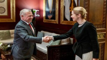 عاجل.. عاجل| الملك يبحث مع مسؤولة الاتحاد الأوروبي تعزيز الشراكة والاستقرار الإقليمي