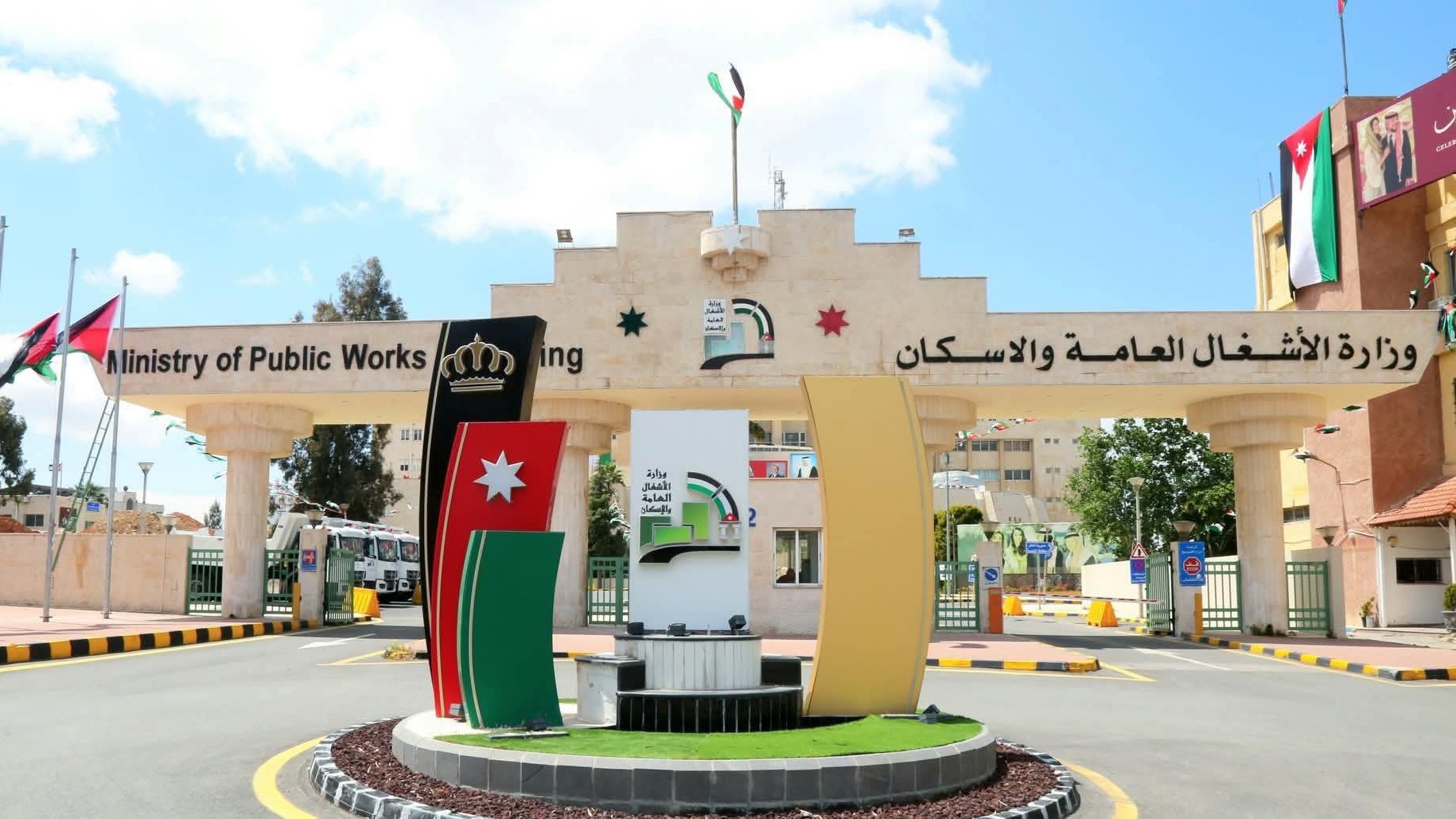 عاجل.. الأشغال تطرح عطاء لإعادة إنارة ممر عمّان التنموي بالطاقة الشمسية