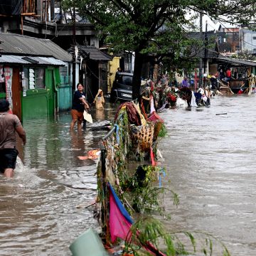 عاجل.. ارتفاع حصيلة ضحايا الفيضانات والانهيارات الأرضية في إندونيسيا إلى أكثر من ألف قتيل