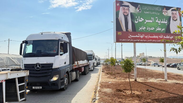 عاجل.. الأردن يرسل قافلة مساعدات إنسانية إلى سوريا بالتعاون مع هنغاريا و”يد العون”