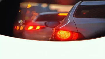 عاجل.. عاجل: المرور السعودي يكشف 4 حالات خطيرة تجبرك على تخفيف السرعة فوراً… تجاهلها = مخالفة!