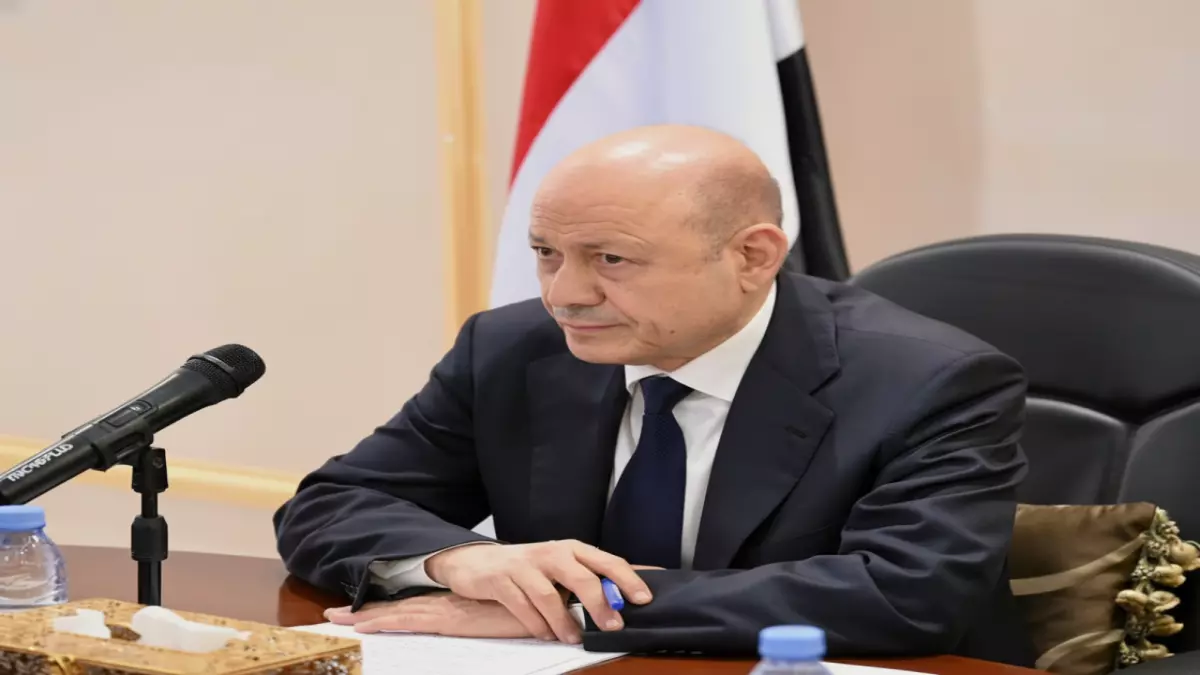 عاجل.. عاجل: العليمي يحذر من انهيار اقتصادي خطير… ويكشف عن خروقات صادمة تهدد وحدة اليمن!