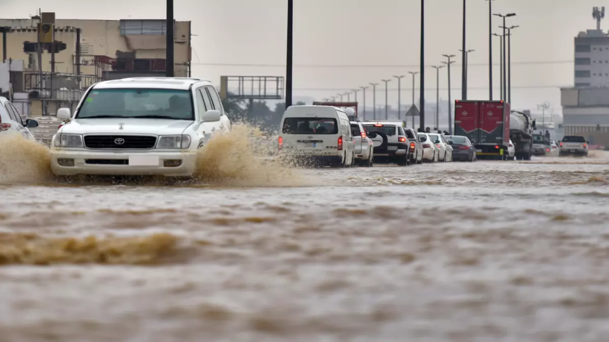 عاجل.. عاجل: طقس السعودية غداً يدخل مرحلة الخطر… سيول وبرد ورؤية منعدمة في هذه المدن!