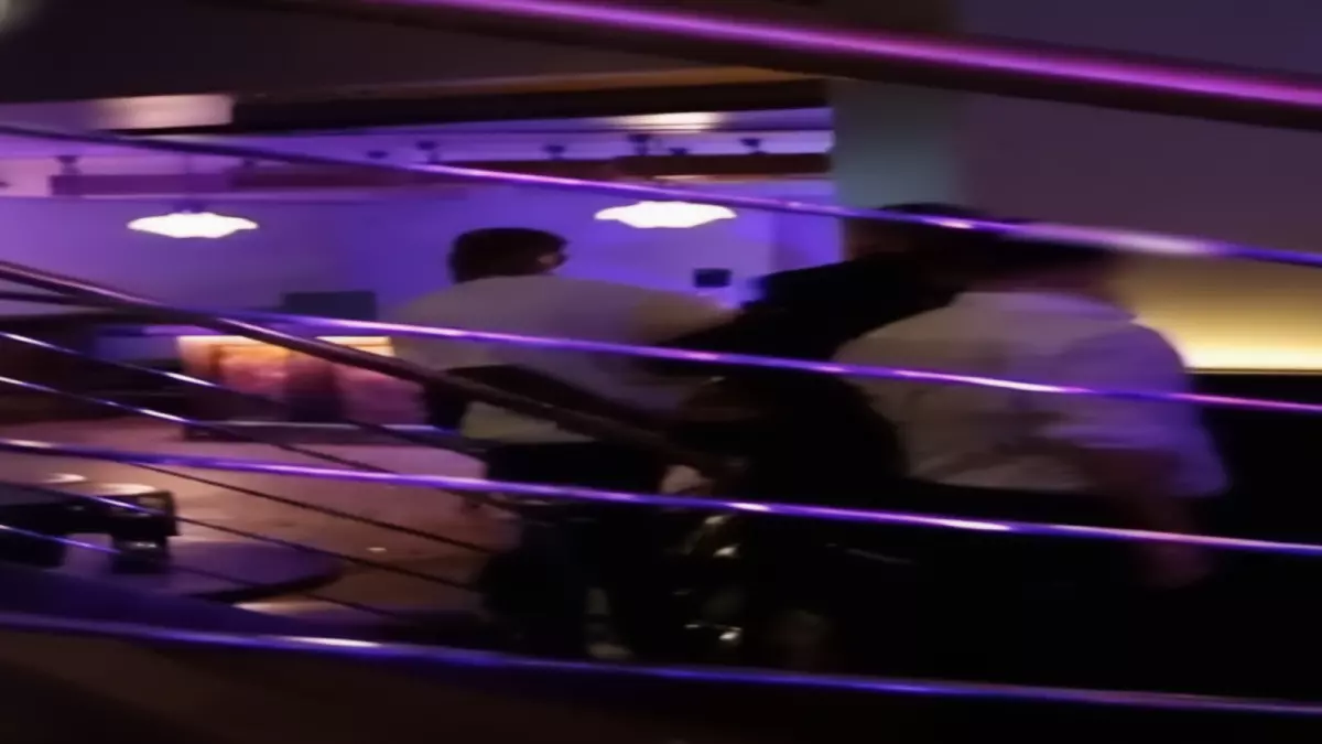 عاجل.. عاجل: إيفان توني نجم الأهلي يكسر أنف معجب في لندن… اعتقال صادم والسبب لا يُصدق!