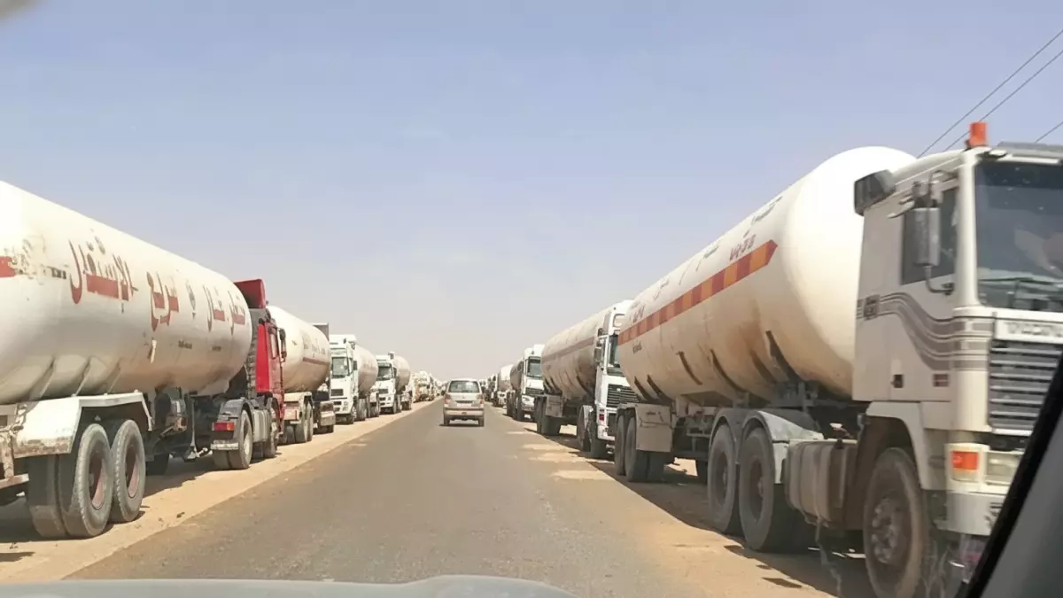 عاجل.. أخيراً انتهت المعاناة: قبائل مأرب ترفع الحصار عن الغاز بعد أسبوع جحيم رفع الأسعار 30%!