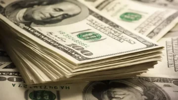 عاجل.. عاجل: الدولار يرتفع مجدداً أمام الجنيه المصري… هل نشهد عودة الأزمة بعد استقرار دام شهوراً؟