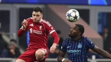 عاجل.. عاجل: روبرتسون يكشف السر وراء وحدة ليفربول رغم أزمة صلاح… “أتمنى مواصلة اللعب معه!”