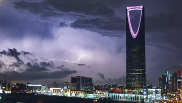 عاجل.. عاجل: موجة برد قطبية تضرب السعودية اليوم… درجات حرارة تلامس الصفر وضباب كثيف يشل الحركة!