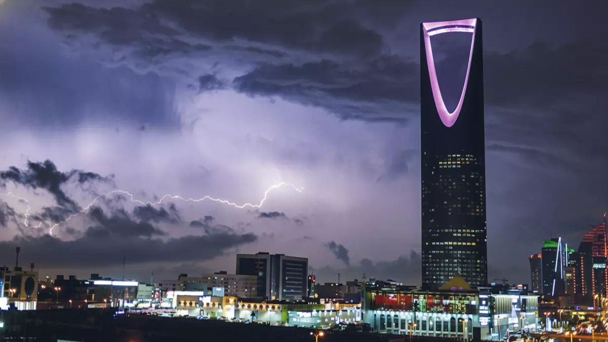 عاجل.. عاجل: موجة برد قطبية تضرب السعودية اليوم… درجات حرارة تلامس الصفر وضباب كثيف يشل الحركة!