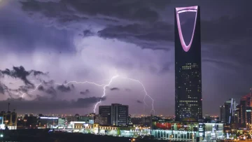 عاجل.. عاجل: السعودية تختفي تحت ضباب عملاق… 25 مليون مواطن محاصرون وفارق حراري جنوني 24 درجة!